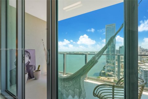 Condo in Miami, Florida, 1 bedroom  № 1992176 - photo 2