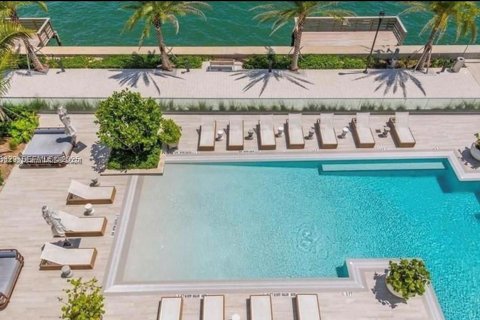 Condo in Miami, Florida, 1 bedroom  № 1992176 - photo 17