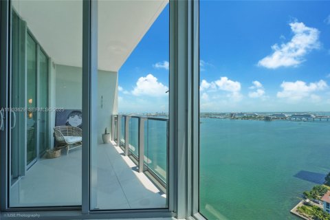 Condo in Miami, Florida, 1 bedroom  № 1992176 - photo 1