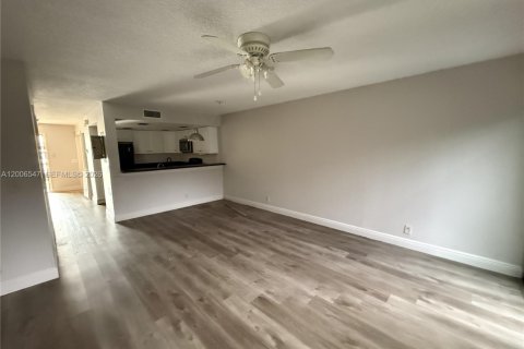 Adosado en venta en Davie, Florida, 3 dormitorios, 123.37 m2 № 2071115 - foto 3