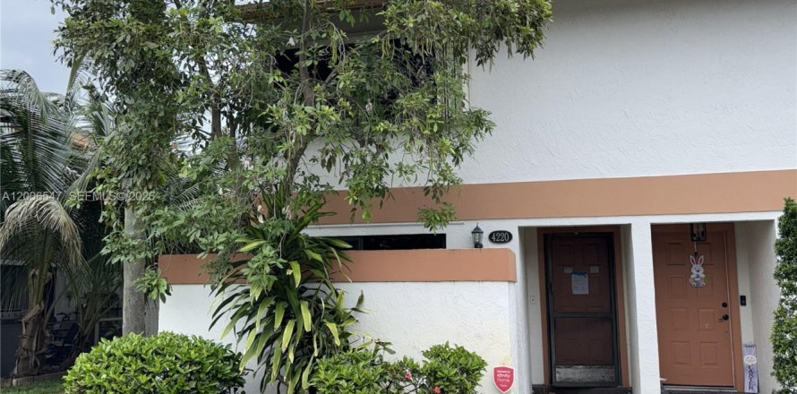 Adosado en Davie, Florida 3 dormitorios, 123.37 m2 № 2071115