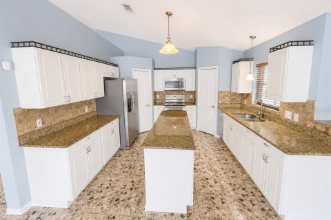 House in Kissimmee, Florida 4 bedrooms, 193.98 sq.m. № 2320853 - photo 7
