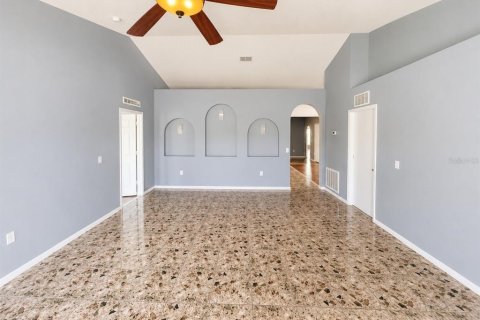 House in Kissimmee, Florida 4 bedrooms, 193.98 sq.m. № 2320853 - photo 3