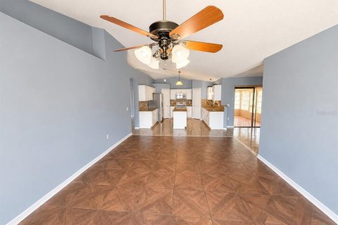 House in Kissimmee, Florida 4 bedrooms, 193.98 sq.m. № 2320853 - photo 2