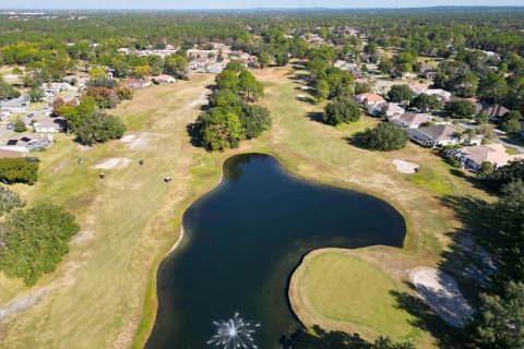 Immobilier commercial à Spring Hill, Floride 1391.49 m2 № 2125386