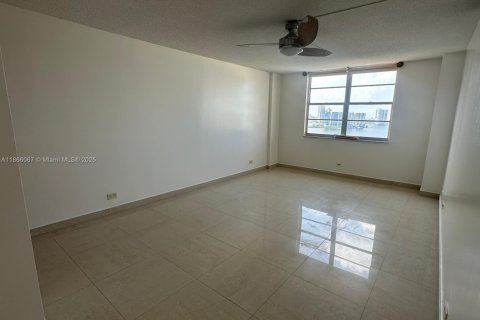 Condominio en venta en Sunny Isles Beach, Florida, 2 dormitorios, 118.45 m2 № 1893561 - foto 10
