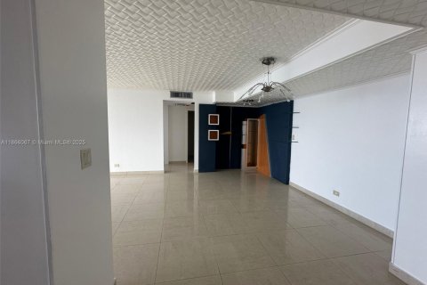 Condominio en venta en Sunny Isles Beach, Florida, 2 dormitorios, 118.45 m2 № 1893561 - foto 14