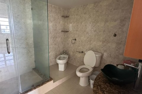 Condominio en venta en Sunny Isles Beach, Florida, 2 dormitorios, 118.45 m2 № 1893561 - foto 19