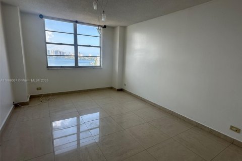Condominio en venta en Sunny Isles Beach, Florida, 2 dormitorios, 118.45 m2 № 1893561 - foto 18