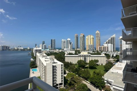 Condominio en venta en Sunny Isles Beach, Florida, 2 dormitorios, 118.45 m2 № 1893561 - foto 2