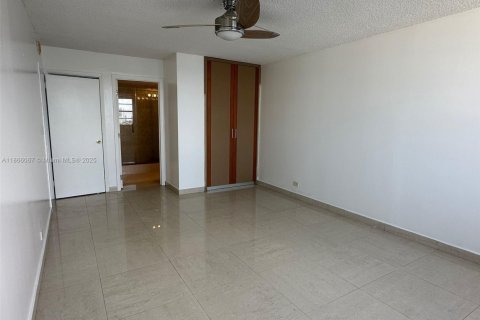 Condominio en venta en Sunny Isles Beach, Florida, 2 dormitorios, 118.45 m2 № 1893561 - foto 12