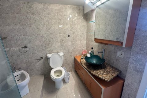 Condominio en venta en Sunny Isles Beach, Florida, 2 dormitorios, 118.45 m2 № 1893561 - foto 13