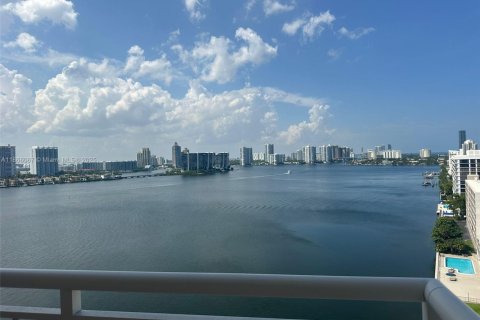 Condominio en venta en Sunny Isles Beach, Florida, 2 dormitorios, 118.45 m2 № 1893561 - foto 3