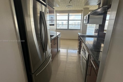 Condominio en venta en Sunny Isles Beach, Florida, 2 dormitorios, 118.45 m2 № 1893561 - foto 7
