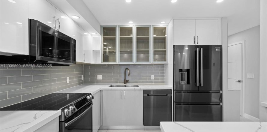 Condo à Hallandale Beach, Floride, 2 chambres  № 1997566