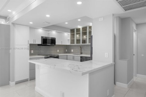 Copropriété à vendre à Hallandale Beach, Floride: 2 chambres, 85.84 m2 № 1997566 - photo 7