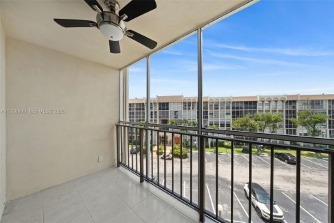 Copropriété à vendre à Hallandale Beach, Floride: 2 chambres, 85.84 m2 № 1997566 - photo 24