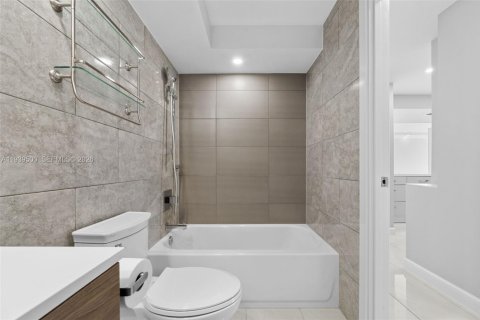 Copropriété à vendre à Hallandale Beach, Floride: 2 chambres, 85.84 m2 № 1997566 - photo 20