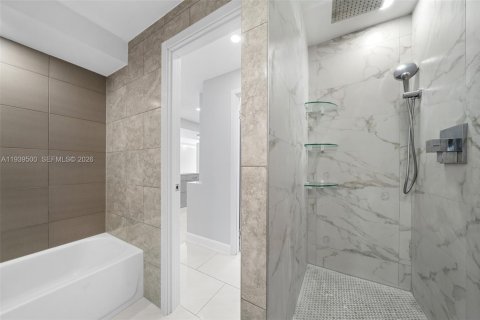 Copropriété à vendre à Hallandale Beach, Floride: 2 chambres, 85.84 m2 № 1997566 - photo 22