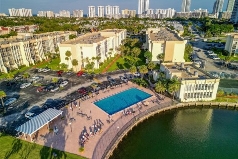 Copropriété à vendre à Hallandale Beach, Floride: 2 chambres, 85.84 m2 № 1997566 - photo 28