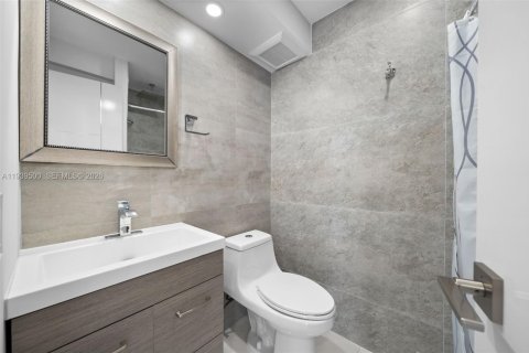 Copropriété à vendre à Hallandale Beach, Floride: 2 chambres, 85.84 m2 № 1997566 - photo 15