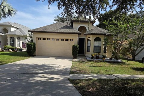 House in Leesburg, Florida 3 bedrooms, 135.27 sq.m. № 1851565 - photo 1