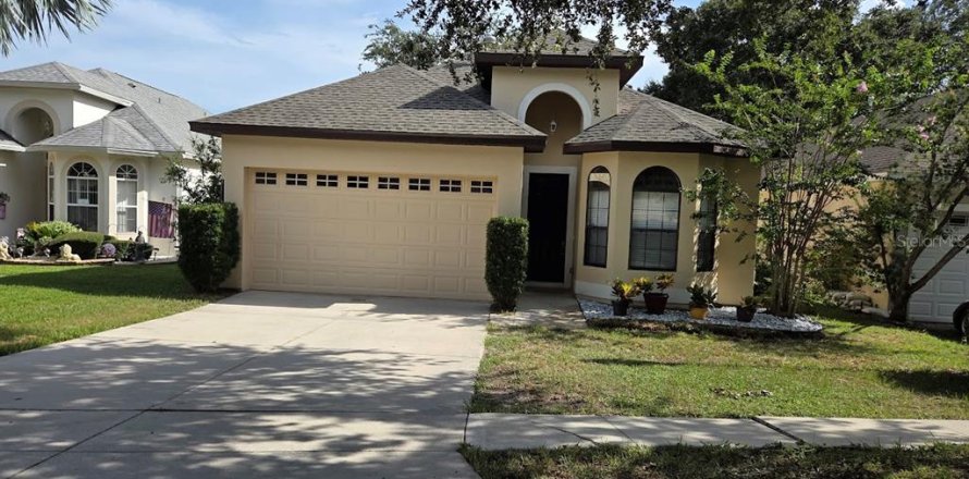 House in Leesburg, Florida 3 bedrooms, 135.27 sq.m. № 1851565