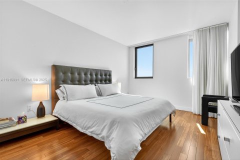 Condo in Miami Beach, Florida, 2 bedrooms  № 2061503 - photo 13
