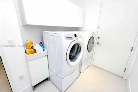 Condominio en venta en Aventura, Florida, 4 dormitorios, 214.33 m2 № 1979972 - foto 7