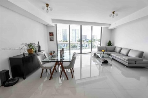 Condominio en venta en Aventura, Florida, 4 dormitorios, 214.33 m2 № 1979972 - foto 3