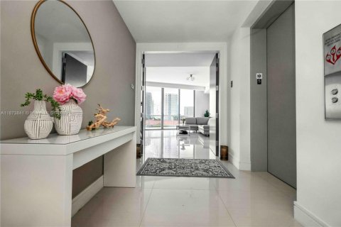 Condominio en venta en Aventura, Florida, 4 dormitorios, 214.33 m2 № 1979972 - foto 1