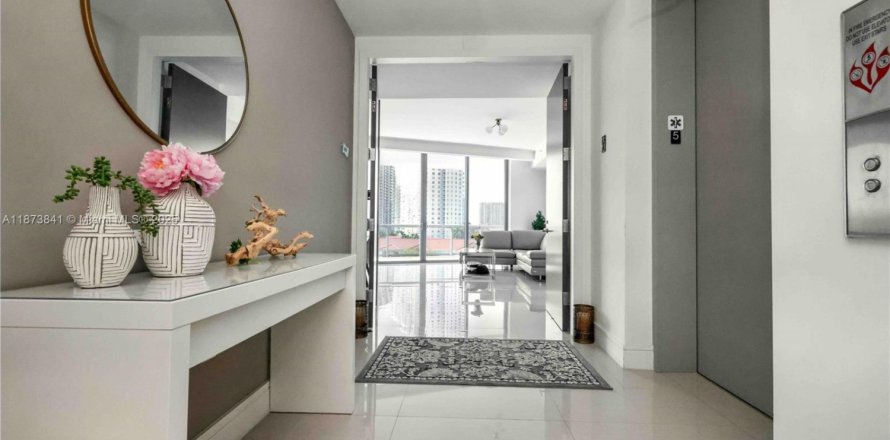 Condominio en Aventura, Florida, 4 dormitorios  № 1979972