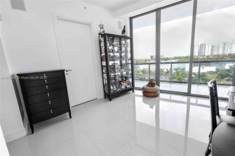 Condominio en venta en Aventura, Florida, 4 dormitorios, 214.33 m2 № 1979972 - foto 15