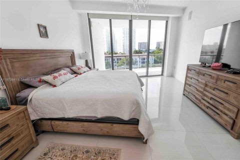 Condominio en venta en Aventura, Florida, 4 dormitorios, 214.33 m2 № 1979972 - foto 9