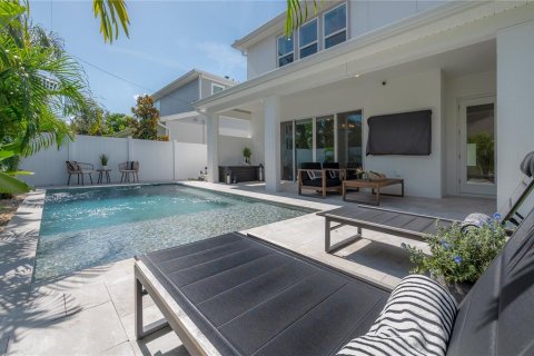 Villa ou maison à vendre à Tampa, Floride: 5 chambres, 329.25 m2 № 1837364 - photo 2