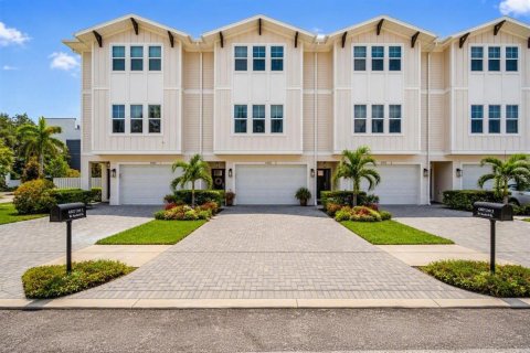 Townhouse in Tampa, Florida 4 bedrooms, 223.43 sq.m. № 2350088