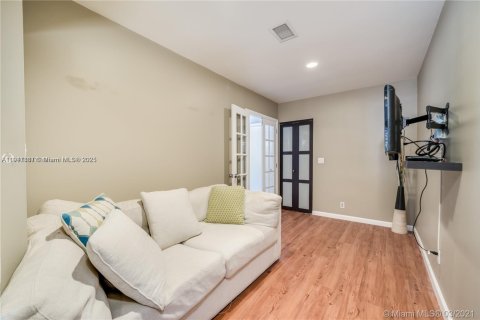 Снять в аренду виллу или дом в Холливуд, Флорида 4 спальни, 161м2, № 1969637 - фото 25