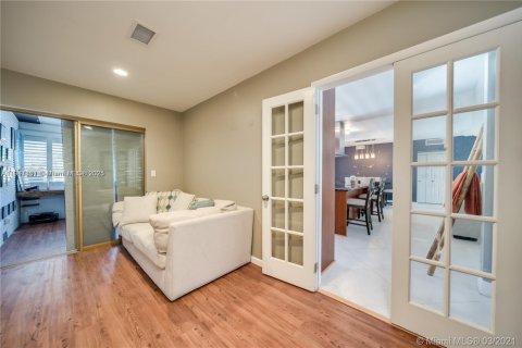 Снять в аренду виллу или дом в Холливуд, Флорида 4 спальни, 161м2, № 1969637 - фото 11