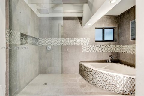 Casa en venta en Miami, Florida, 4 dormitorios, 201.69 m2 № 2008124 - foto 20