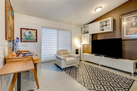 Casa en venta en Miami, Florida, 4 dormitorios, 201.69 m2 № 2008124 - foto 25