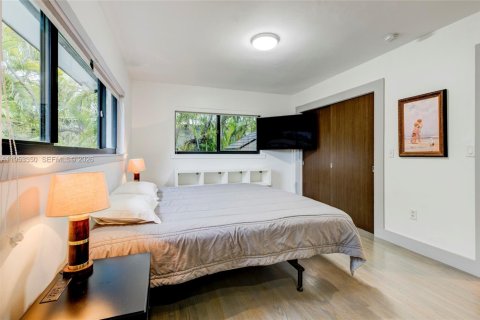 Casa en venta en Miami, Florida, 4 dormitorios, 201.69 m2 № 2008124 - foto 18