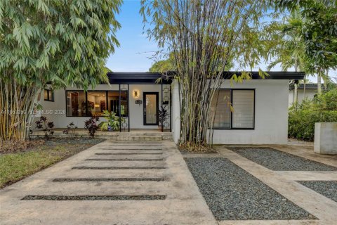 Casa en venta en Miami, Florida, 4 dormitorios, 201.69 m2 № 2008124 - foto 4