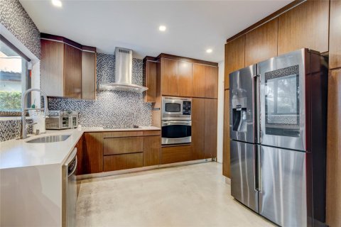 Casa en venta en Miami, Florida, 4 dormitorios, 201.69 m2 № 2008124 - foto 12