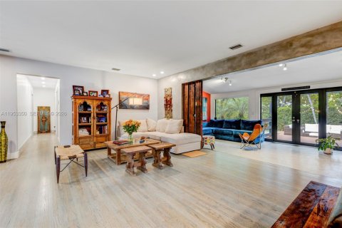 Casa en venta en Miami, Florida, 4 dormitorios, 201.69 m2 № 2008124 - foto 7