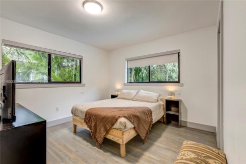 Casa en venta en Miami, Florida, 4 dormitorios, 201.69 m2 № 2008124 - foto 21