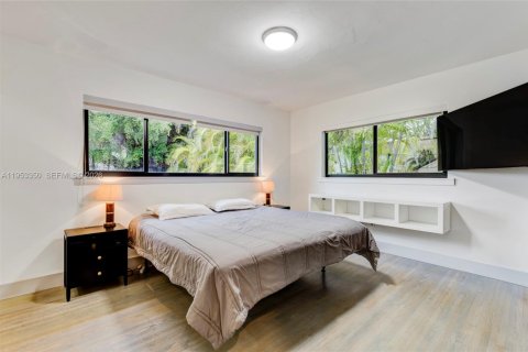 Casa en venta en Miami, Florida, 4 dormitorios, 201.69 m2 № 2008124 - foto 16