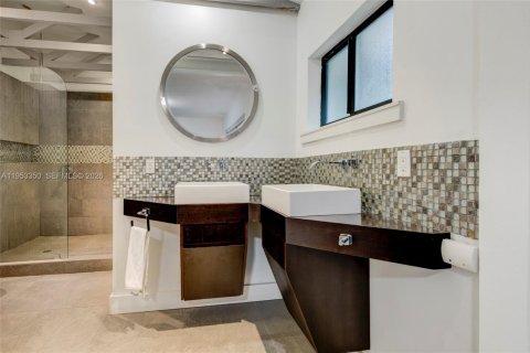Casa en venta en Miami, Florida, 4 dormitorios, 201.69 m2 № 2008124 - foto 19