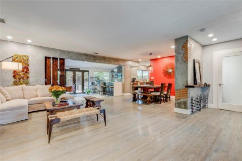 Casa en venta en Miami, Florida, 4 dormitorios, 201.69 m2 № 2008124 - foto 8