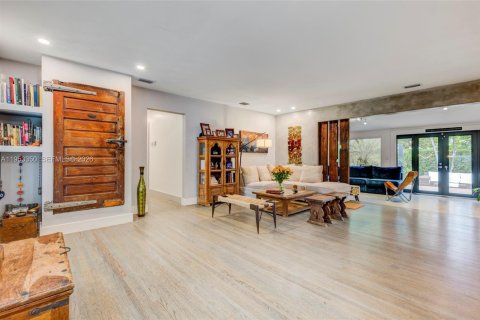 Casa en venta en Miami, Florida, 4 dormitorios, 201.69 m2 № 2008124 - foto 6