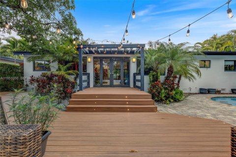 Casa en venta en Miami, Florida, 4 dormitorios, 201.69 m2 № 2008124 - foto 26